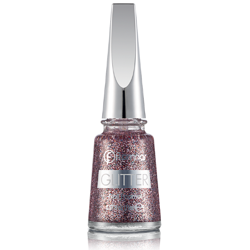 Глитерный лак для ногтей Flormar GL15 2739035 ​Тенденции современного маникюра капризны и переменчивы. Мода диаметрально меняется от естественного и почти незаметного маникюра до ярких и броских красок. Вот и сегодня на пике тренда глиттерные лаки.​
Разнообразие палитры таких лаков огромно – от прозрачного до черного. Блестки могут как гармонировать с цветом основы, так и вступать с ней в контраст. ​
