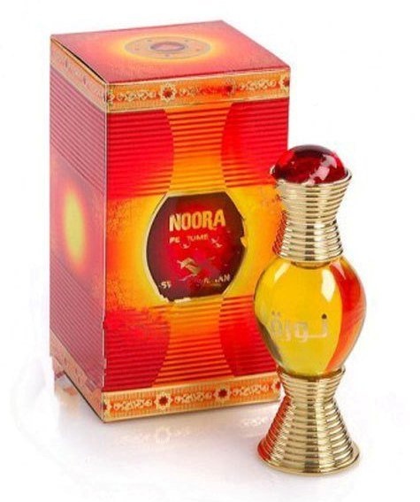 Духи нура арабские Noora 20ml (20мл, 1мл) Современный, гармоничный и теплый аромат начинается с апельсина, мандарина, иланга, сливы, и меда, сопровождаемого имбирем, лилией, ирисом, туберозой, розой. Затем слышны жасмин, гиацинт, и шафран. Древесная основа, сначала заявляющая о себе фруктовыми нотами, заканчивается сандалом, агаровым деревом, тонами ванили и шоколада, стойкость и притягательность аромату придают мускус и цибетин.