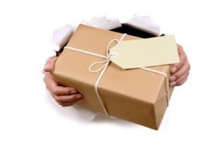 Посылка-сюрприз В данную посылку собирают менеджеры интернет-магазина, не оговаривая ее содержание с покупателем. Стоимость содержания данной посылки будет эквивалентна 200 грн. В нее могут попасть товары самого разного назначения: парфюмерия, косметика, сувениры, и т.д... т.е. любой товар, представленный на нашем сайте.​
Отказаться, поменять или вернуть данные товары покупатель не может.
Доставка данной посылки будет ТОЛЬКО платной.
​Интернет-магазин гарантирует отправку качественных, не использованных, не бракованных товаров в посылке-сюрпризе. Оговаривать содержание посылки-сюрприза покупатель с менеджерами интернет-магазина не может и оформлением заказа обязуется забрать и оплатить данную посылку. 
Это не "кот в мешке", а прекрасная возможность получить качественную продукцию по самой низкой стоимости.