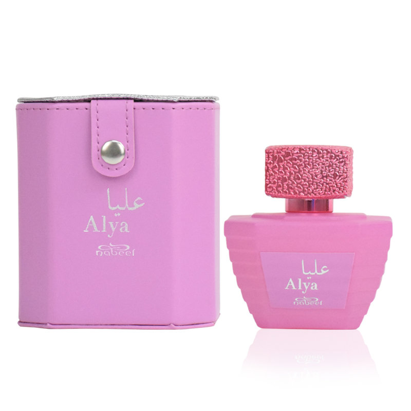 Спрей Alya 80ml Nabeel ​Она любит играть в садах роз, она любит играть с иллюзиями света. Она волшебница, и у нее есть что-то в рукаве - зелье любви. Аромат представляет собой сочетание натуральных ароматов с верхними нотами розы, мха и ванили, средних нот шафрана, янтаря и мускуса, а также базовые ноты сандалии, оуда и фиалки. Парфюм поставляется в виде флакона довольно розового цвета и уложен в кожаный чехол. Розовый и серебристый, точно так же, как прикосновение любви.​
Верхние ноты: роза, ваниль, бергамот, грейпфрут, кардамон, жасмин, белые цветы, уд

Средние ноты: шафран, янтарь, мускус, пачули, кедр, иланг-иланг, лилия, мед, роза, пряности

Базовые ноты: сандал, уд, фиалка, тонка, ветивер, кожа