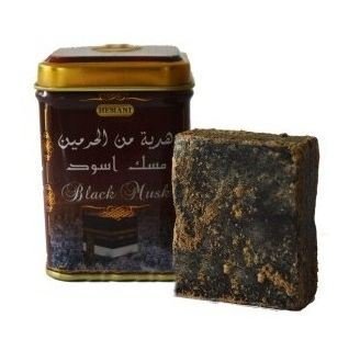 Hemani сухие духи Black Musk ​Натуральные сухие мускусно-амбровые духи Hemani созданы в лучших традициях Востока. Загадочная и интригующая амбра, в сочетании с мягким, цветочно-пудровым мускусом дополнит ваш образ. Благодаря натуральному составу, вы можете наносить эти духи на тело, а так же использовать в качестве дезодоранта, аромат стойкий, он то пропадает, то вновь напоминает о себе.