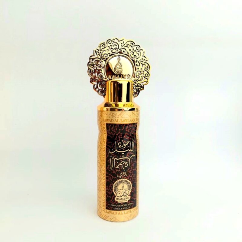 Дезодорант Jawad Al Layl Gold 200ml Khalis Jawad Al Layl Gold — роскошная парфюмерная композиция с фруктово-цветочным восточным ароматом для женщин и мужчин, выпущенная арабским парфюмерным брендом Khalis из ОАЭ. Чарующий, соблазняющий унисекс аромат — "золотое" олицетворение роскоши, загадочности и истинного богатства таинственного Востока.

Аромат открывается вкусными, сладкими и сочными акцентами груши и свежей прохладой зеленых нот, которые сплетаются в «сердце» композиции с роскошным цветочным букетом дурманящего ландыша, бархатисто-пряной медовой розы и изысканного белого жасмина с интригующим ягодным акцентом сладкой соблазнительной малины. Удивительное, но невероятно гармоничное сочетание душистого персика, восточной пудровой ванили, теплых пряных акцентов листьев пачули и элегантных сливочно-хвойных древесных нот кедра с чувственными аккордами мускуса формирует великолепный шлейф аромата.