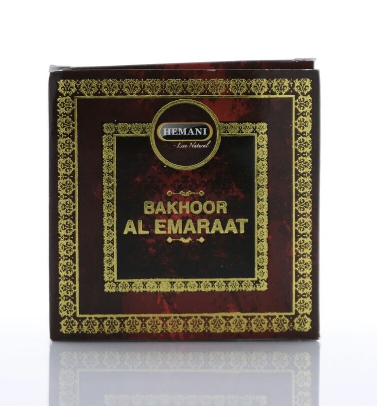 Бахур Hemani Bakhoor Al Emarat 40г Бахур выглядит как плитка шоколада, 40г, запечатанный внутри в фольгу. Это тип ладана должен сжигаться на углях в бахурнице. Его также можно сжечь на электрической бахурнице. Как и во всех бахурах такого типа, следует проявлять осторожность, так как бахур и уголь станут очень горячими. Храните в недоступном для детей месте. 

Применение: Возьмите кусок горящего древесного угля и нагреть его с помощью небольшого пламени (зажигалка) в течение примерно 60 секунд, пока он не станет горячим. Поместите кусок угля в ладанную горелку. Посыпать небольшое количество благовоний. Вы также можете посыпать бахур.​