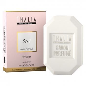 Парфюмированное мыло Thalia SEE для женщин, 115г  3605066 Подарите себе сеанс ароматерапии, изысканный уход за кожей и незабываемые эмоции! Парфюмированное мыло SEE - это новая интерпретация сочетание стимулирующего все органы чувств шипра, ягодного аромата смородины и теплых нот мускуса, обогащенная ценными экстрактами и маслами. Это роскошное смягчающее мыло увлажняет кожу, его ценные компоненты легко впитываются и придают коже шелковистый вид. Не содержит щелочи, парабенов и животного жира.
