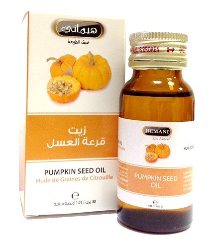 Масло тыквы Hemani Pumpkin Seed Oil 30ml Масло тыквы Hemani  - это масло добытое из тыквенных семечек методом холодного прессования, сохраняя всего полезные свойства. Тыквенное масло - это популярное антипаразитарное средство и средство против простатита. Также тыквенное масло полезно в лечении:

Бронхита и пневмонии
Простатита
Геморроя
Проблем с мочеиспусканием
Диатез, угри, экзема и т.п.
Слабый иммунитет, часты простуды и т.п.
Бронхита и пневмонии
Масло тыквы содержит в себе витамины А, B1, B2, B6, С, E, K, P, PP, F, жирные кислоты Омега-3 и Омега-6, железо, кальций, магний, цинк, калий и др. Из-за своего богатого полезного состава особенно рекомендуется для употребления детям и пожилым.

Тыквенное масло характеризуется высокой концентрацией витнамина F - полинасыщенных жиров (более 80%). Особенно масло знаменито высоким содержанием витамина А (по содержанию этого витамина тыква не уступает моркови) и высоким содержанием витамина Е. В масле содержатся в большом количестве витамины группы В (В1, В2, В3, В4, В6, В9). Масло содержит редкие витамины Т и К, в нем довольно большой минеральный состав - более 50 макро- и микроэлементов.

Масло обладает отличными вкусовыми и ароматическими качествами. Используйте масло для приготовления различных вощных салатов, для маринадов, для приготовления различных блюд из овощей, рыбы и даже мяса. Не рекомендовано для жарки.

Масло семян тыквы получают методом холодного отжима, что позволяет сохранить весь комплекс биологически активных веществ.

Масло является эффективным средством для профилактики и лечения простатита, цирроза, геппатита, при язвенной болезни желудка и двенадцатиперстной кишки, при гастрите. Ректально масло используют для лечения геморроя. Используют как местное и наружное средство в дерматологии. Также используют в стоматологии - при парадонтозе и стоматитах.

Масло представляет собой особенную ценность для нормализации функций предстательной железы. Цинк и кукурбитацины, содержащиеся в масле, препядствуют образованию дигидротестостерона - гормона отвечающего за рост предстательной железы. Масло ускоряет лечение простаты, способствует устранению боли в простате, облегчает мочеспускание, нормализует деятельность предстательной железы.

Полезные свойства масла:

- обладает антиаллергическим свойством

- омолаживает кожу лица

- оказывает противовоспалительное и ранозаживляющее действие

- стимулирует иммунитет, повышает сопротивляемость инфекциям

- защищает организм от преждевременного старения, борется со свободными радикалами

- регулирует углеводный и липидный обмен. Благодаря приему масла активизируются обменные процессы в тканях

- улучшает моторную функцию кишечника и желчевыводящих путей

- предназначено для лечения разного рода кожных заболеваний

- улучшает зрение, идеальное средство при катаракте, усталости глаз, близоруктости

- помогает восстановлению организма после тяжелых операций

- снижает зуд после укусов насекомых

Масло семян тыквы не рекомендовано запивать холодной водой, также рекомендуется принимать только после консультации со специалистом тем, у кого в желчном пузыре есть камни.