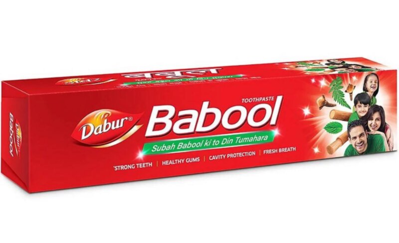  Зубная паста Babool  (Dabur)  90 грм Аюрведическая зубная паста с аравийской акацией Babool эффективно очищает зубы, оздоравливает полость рта, укрепляет десны и эмаль зубов.
Благодаря основному натуральному компоненту, входящему в состав – экстракту дерева акации аравийской – зубная паста обладает вяжущим и антисептическим действием, предотвращает кровоточивость десен и их припухлость. В результате – десны становятся крепкими, а зубы здоровыми и сильными.

Гвоздика (Eugenia caryophyllata), известная своими антибактериальными и обезболивающими свойствами, эффективна в борьбе с бактериальным разложением частиц пищи. Это помогает бороться с микробами и предотвращает распад зубов и полости, а его обезболивающее действие помогает избавиться от зубных болей

Акация Бабул обладает антибактериальным, ранозаживляющим, вяжущим, противовоспалительным действием.