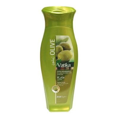 Шампунь  Olive Vatika ( DABUR), 200 мл  Шампунь  Vatika Olive Shampoo Оливковый  - это "лекарство" для слабых и ломких волос. Оливковое масло, входящее в его состав - это кладезь витаминов и минералов. Издревле женщины использовали его для красоты и здоровья волос. Чем оно полезно? Во-первых, оно подходит для сухих, жирных и окрашеных волос. В состав оливкового масла входят минералы: калий, кальций, железо, натрий, фосфор, витамины A,B4, K,E, насыщенные жирные кислоты. Масло прекрасно питает кожу головы и волосы по всей длине. Во-вторых, масло  оливы восстанавливает поврежденную структуру волоса. После определенного времени применения, волосы станут красивыми, блестящими и струящимися. Особенно увлажнение волоса необходимо обладательницам вьющихся, окращеных, мелированых волос. Не всегда стоит решать проблему секущихся кончиков радикально. Мы рекомендуем купить Шампунь Vatika Olive Shampoo Оливковый  для решения этой проблемы. Вы сможете почувствовать разницу уже с первых применений.