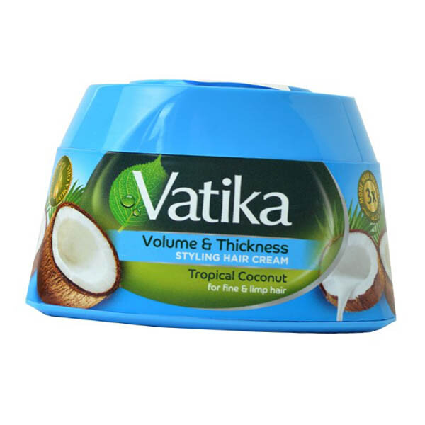 Крем для об'єму Vatika Volume and Thickness Styling Hair Cream, Dabur Крем для волосся Vatika Volume and Thickness Styling Hair Cream від виробника Dabur.
Крем візуально збільшує об'єм та густоту волосся, оберігає від зневоднення під час укладання.