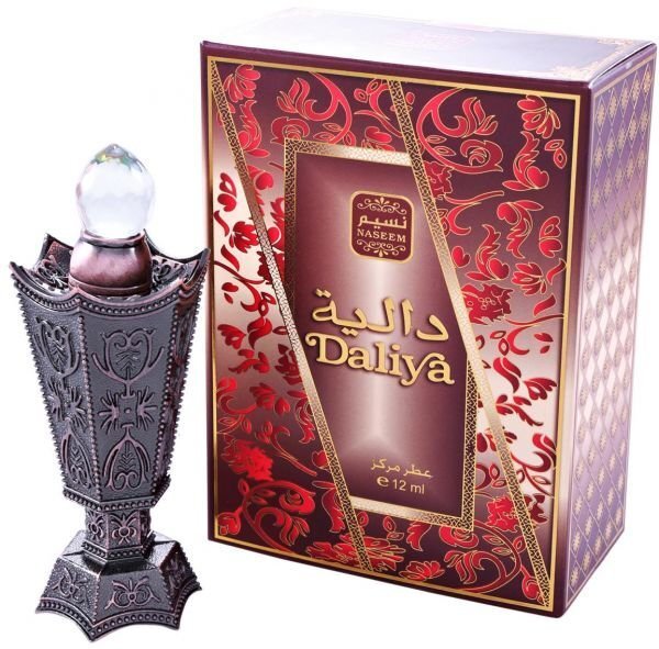 Масляные духи Daliya 12ml  
НАЧАЛО: апельсин, мандарин, лимон, грейпфрут.
СЕРДЦЕ: роза, жасминовая чуткая прозрачность.
ШЛЕЙФ: ваниль, мускус.

Гармонично сложенный цветочно-древесный букет с легким прикосновением восточных пряностей. Легкая свежесть лимонной травы, мягко оттеняющая мелодию горького шоколада и сливы, тонущих в томных аккордах из цветов, меда и ветивера, составляют необычно пьянящую композицию. 
