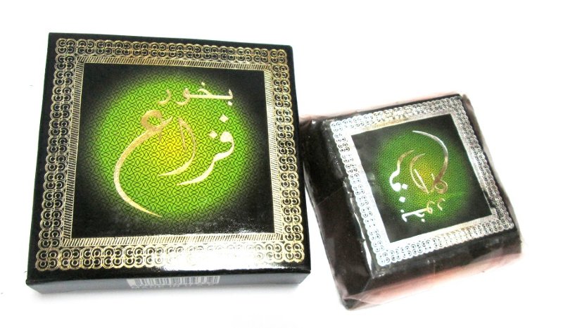 Бахур Fazza (7x7см) Яркий, праздничный, свежий цветочный аромат. Очень женственный и нежный. А свежесть этому аромату придает молодая древесина агарового дерева. Наполнить дом благоуханием этого бахура – лучший способ рассказать миру о молодости вашей души, о радости вашего сердца и красоте ваших чувств.