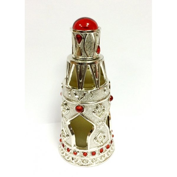 Al Saaif 1 ml (пробник) Эти арабские духи не лишены типичного восточного колорита, это классический удово-древесный аромат со всеми присущими ему достоинствами. Первоначальное звучание композиции может показаться довольно жестким и резким, но уже через пару минут она полностью раскрывается мягким звучанием цветочных оттенков. Духи помогут как нельзя лучше подчеркнуть мужскую энергетику и непременно произведут впечатление на представительниц прекрасного пола.
Терпкий древесно-табачный аромат станет отличным вариантом для тех, кто только начинает подбирать идеальный парфюм, по достоинству его оценят и большие знатоки восточной парфюмерии.
Этот королевский аромат для сильных и уверенных в себе мужчин. Концентрированный парфюм не содержит спирта, в его состав входят цветочные масла, сандал и мускус, приправленные утонченными нотками дорогого табака и агарового дерева. Гармоничный букет ароматов понравится представителям сильного пола, которые отдают предпочтение исключительно элитной парфюмерии, а также тем, кто желает всеми способами подчеркнуть свою индивидуальность.
Состав: древесное начало, цветочная середина, мускусно-древесная база. 
Начальные ноты: древесина уда, табак.
Сердце аромата: цветочные масла.
Базовые ноты: древесина сандала, мускус. 
Аромат раскрывается пряными нотами дымного уда, дорогого табака, приглушенным цветочным блюзом, мускусным теплом и терпкой сандаловой свежестью.