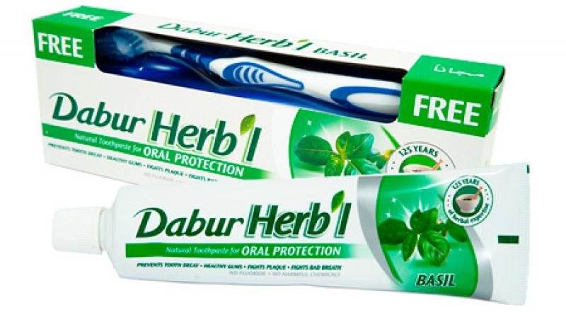 Лечебная зубная паста БАЗЕЛИК + щетка 150г Dabur Аюрведическая зубная паста с экстрактом базеликапредотвращает разрушение зубной эмали, укрепляет десны, снимает зубной налет и эффективно борется с неприятным запахом изо рта.