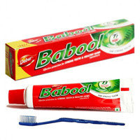 Зубная паста Babool (Dabur) + зубная щетка, 100 г Аюрведическая зубная паста с аравийской акацией Babool эффективно очищает зубы, оздоравливает полость рта, укрепляет десны и эмаль зубов.
Благодаря основному натуральному компоненту, входящему в состав – экстракту дерева акации аравийской – зубная паста обладает вяжущим и антисептическим действием, предотвращает кровоточивость десен и их припухлость. В результате – десны становятся крепкими, а зубы здоровыми и сильными.