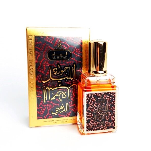 Спрей Jawad Al Layl Gold 30ml Jawad Al Layl Gold — роскошная парфюмерная вода с фруктово-цветочным восточным ароматом для женщин и мужчин, выпущенная арабским парфюмерным брендом Khalis из ОАЭ. Чарующий, соблазняющий унисекс аромат — "золотое" олицетворение роскоши, загадочности и истинного богатства таинственного Востока.

Аромат открывается вкусными, сладкими и сочными акцентами груши и свежей прохладой зеленых нот, которые сплетаются в «сердце» композиции с роскошным цветочным букетом дурманящего ландыша, бархатисто-пряной медовой розы и изысканного белого жасмина с интригующим ягодным акцентом сладкой соблазнительной малины. Удивительное, но невероятно гармоничное сочетание душистого персика, восточной пудровой ванили, теплых пряных акцентов листьев пачули и элегантных сливочно-хвойных древесных нот кедра с чувственными аккордами мускуса формирует великолепный шлейф аромата.